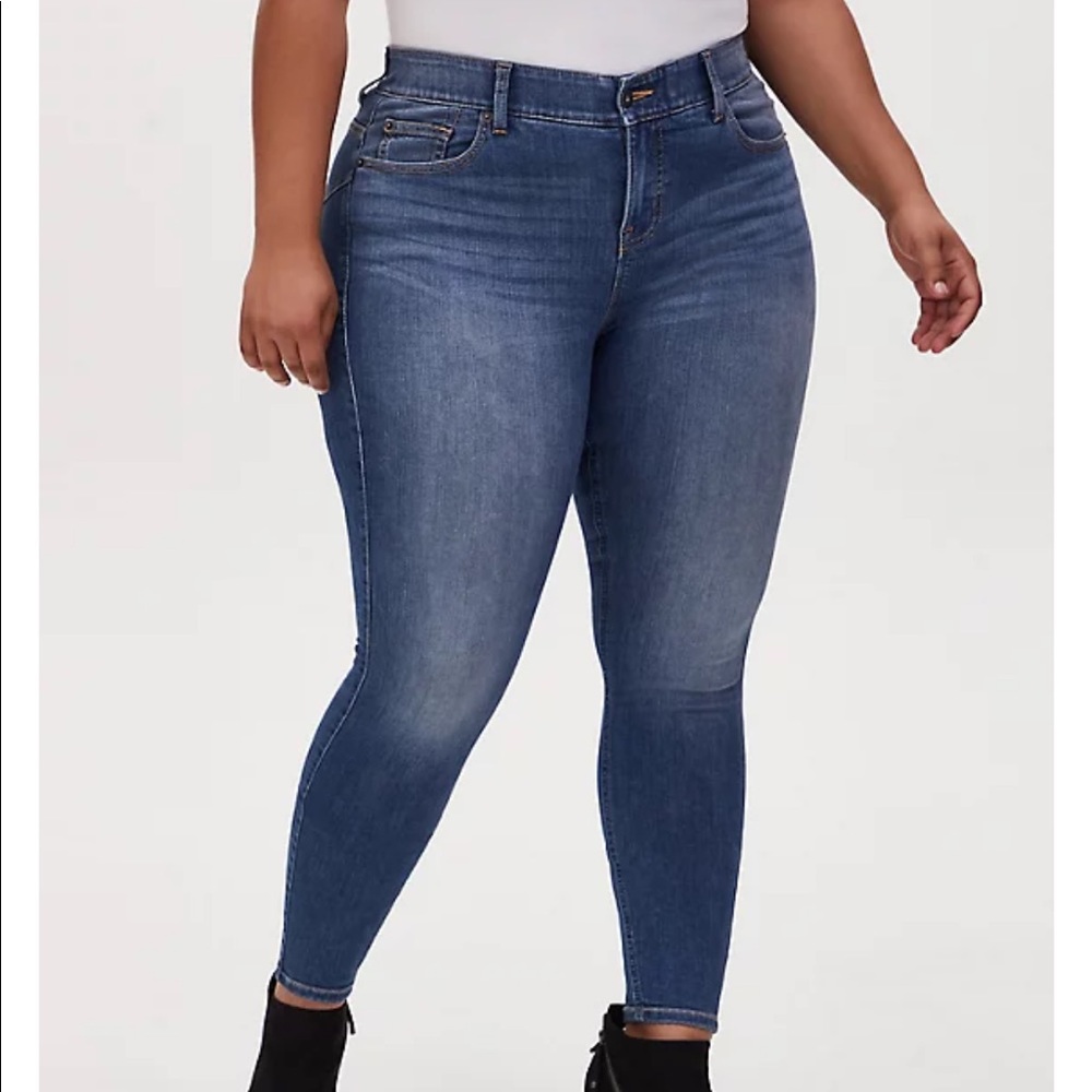 Torrid 18 S Bombshell Skinny Distressed Hem Jeans